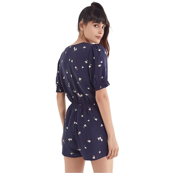 URBAN OUTFITTERS Surplice Smocked-Sleeve Romper - Picture 11 of 11